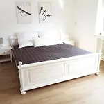 Haus Meereswind Esens, Wintergarten Mit Kamin Apartmán *